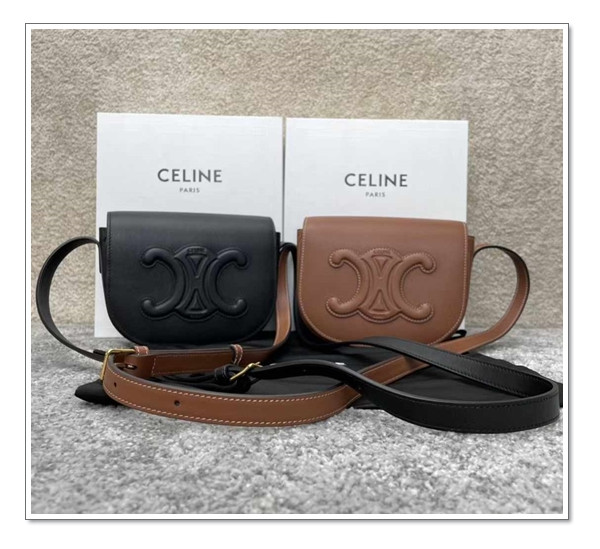 볼수록 빠져드는 셀린느 퀴르 폴코백(CUIR)