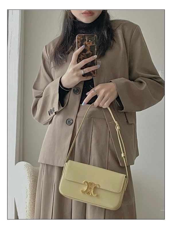 편안하게 휙 두르기 좋은 셀린느 클로드 이거 하나면 외출준비 끝!