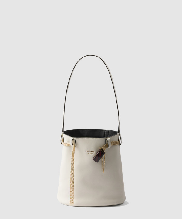 [PRADA-프라다] 주얼리 벨트가 달린 가죽 버클 버킷 백 1BE085